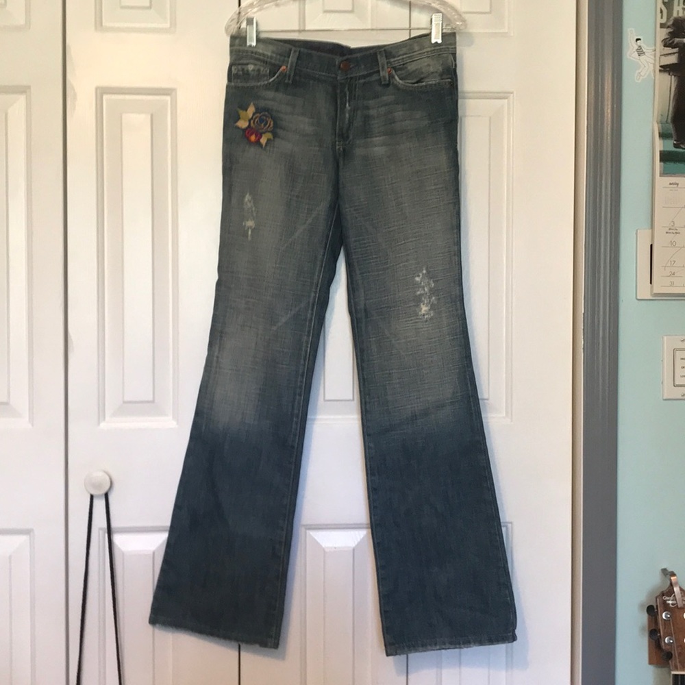 Bootcut jeans with embroidered floral designs - NWT